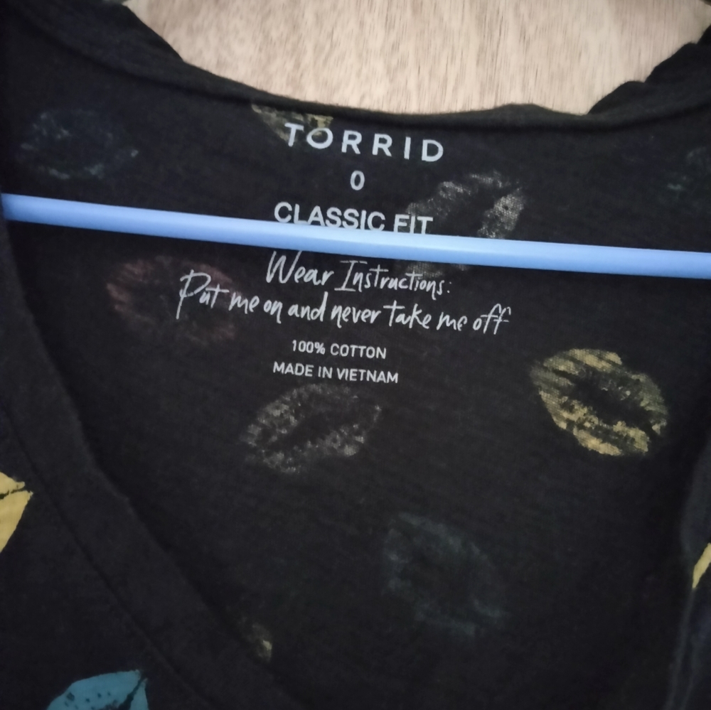 Torrid tee - Picture 3 of 3